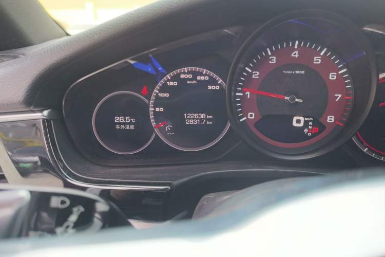Used Porsche Panamera 2017 Panamera 3.0T Odometer Close Up