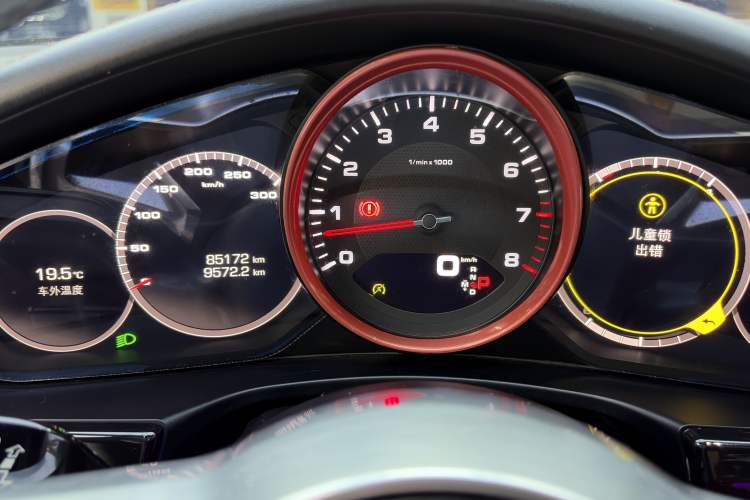 Used Porsche Panamera 2017 Panamera 3.0T Odometer Close Up