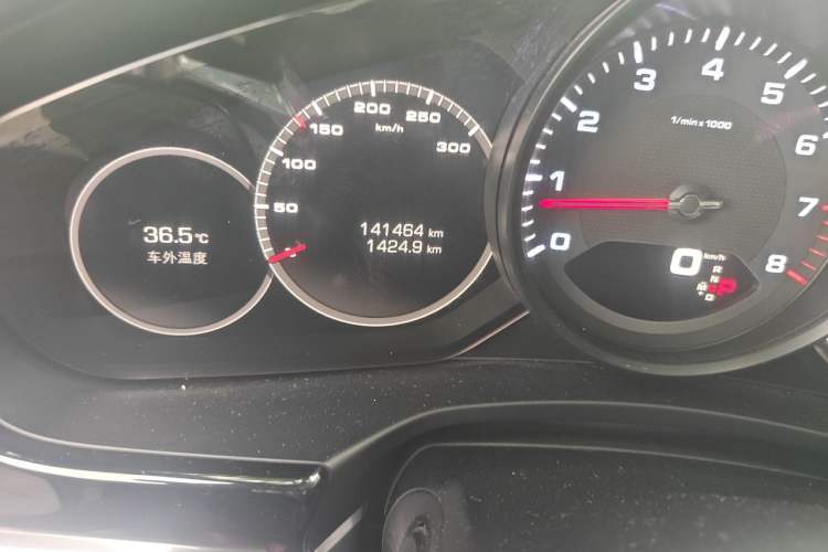 Used Porsche Panamera 2017 Panamera 3.0T Odometer Close Up