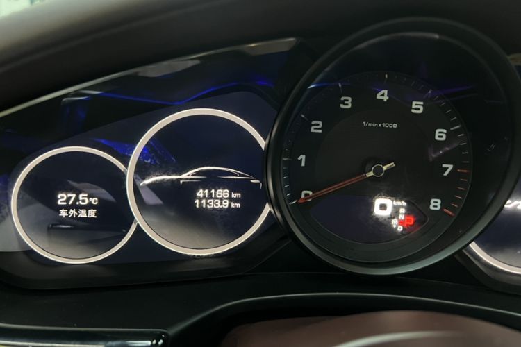 Used Porsche Panamera 2017 Panamera 3.0T Odometer Close Up