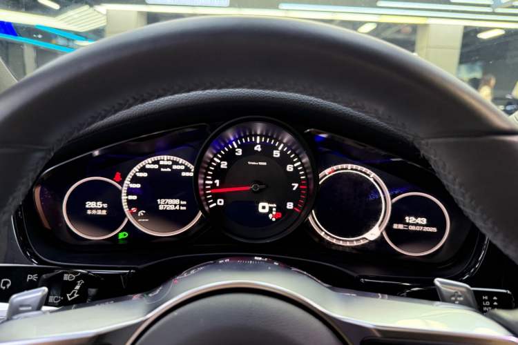 Used Porsche Panamera 2017 Panamera 3.0T Odometer Close Up