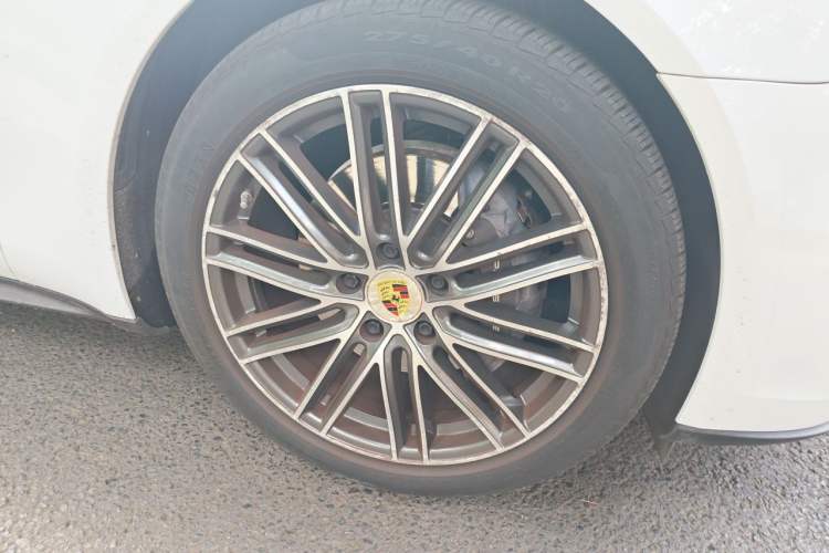 Used Porsche Panamera 2017 Panamera 3.0T Right Front Wheel Hub