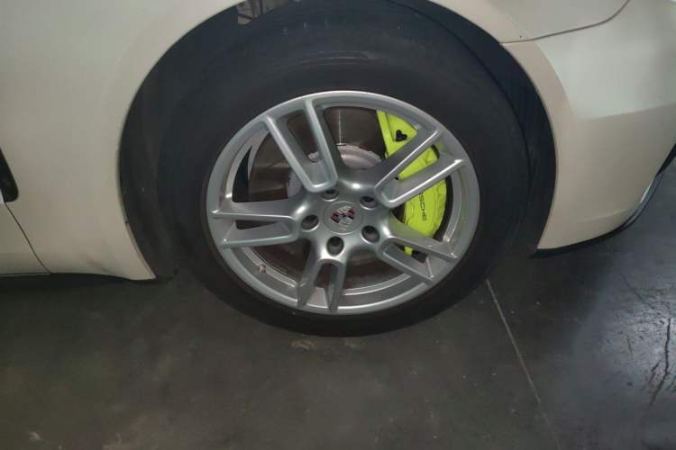 Used Porsche Panamera 2017 Panamera 4 E-Hybrid Executive Long Wheelbase 2.9T Right Front Wheel Hub