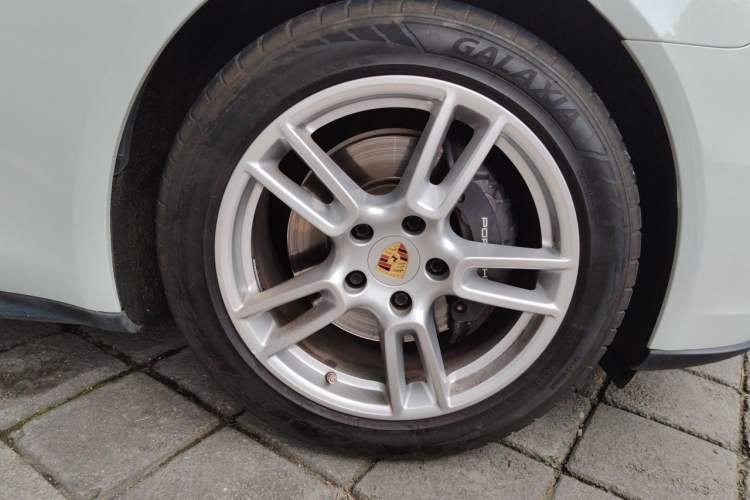 Used Porsche Panamera 2017 Panamera Executive Long Wheelbase 3.0T Right Front Wheel Hub