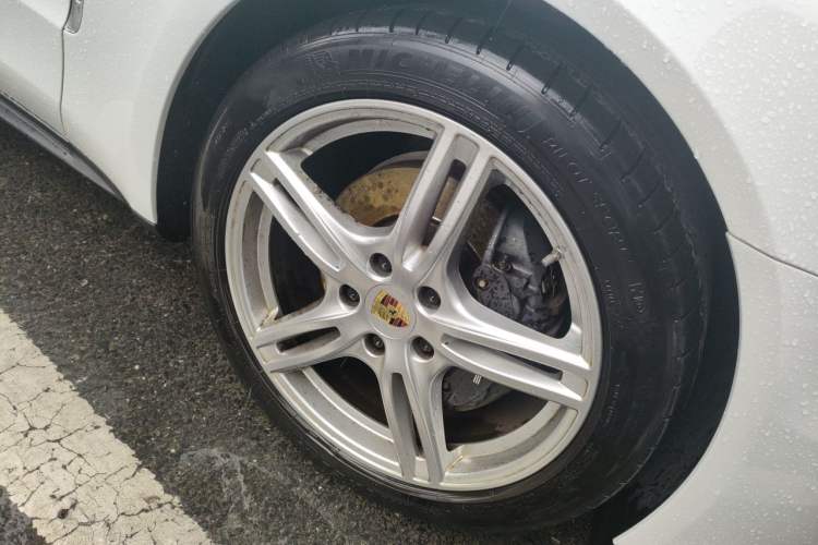 Used Porsche Panamera 2017 Panamera Executive Long Wheelbase 3.0T Right Front Wheel Hub