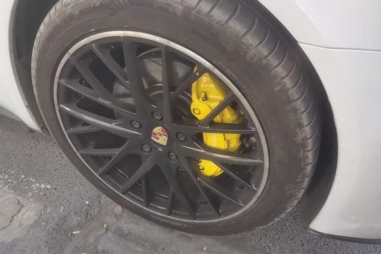 Used Porsche Panamera 2017 Panamera 4S 2.9T Right Front Wheel Hub