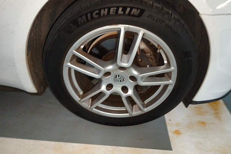 Used Porsche Panamera 2017 Panamera Executive Long Wheelbase 3.0T Right Front Wheel Hub