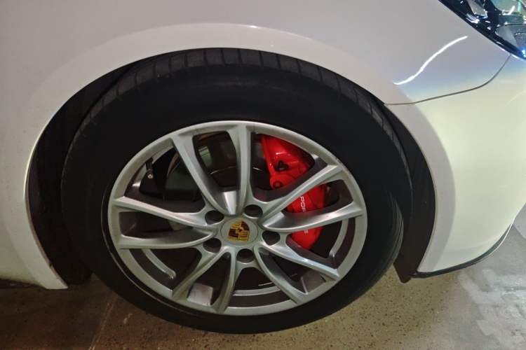 Used Porsche Panamera 2017 Panamera 3.0T Right Front Wheel Hub