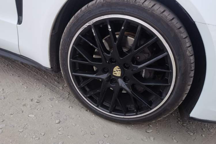 Used Porsche Panamera 2017 Panamera 3.0T Right Front Wheel Hub