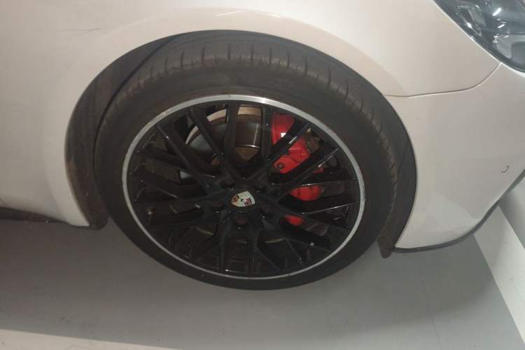 Used Porsche Panamera 2017 Panamera 3.0T Right Front Wheel Hub