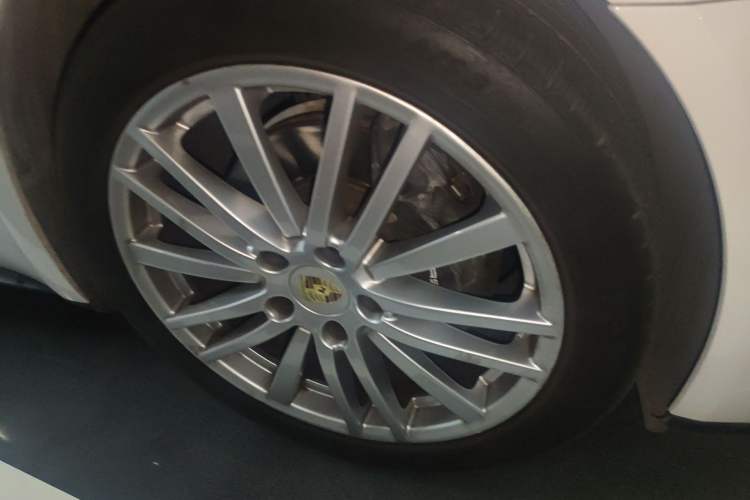 Used Porsche Panamera 2017 Panamera 3.0T Right Front Wheel Hub