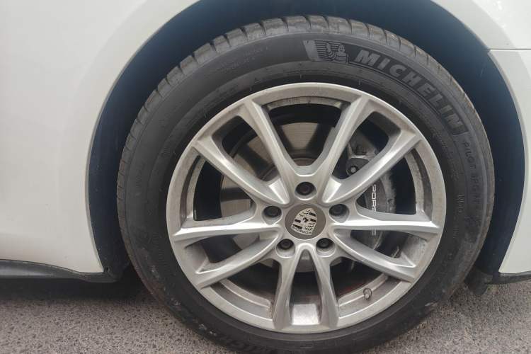 Used Porsche Panamera 2017 Panamera 3.0T Right Front Wheel Hub