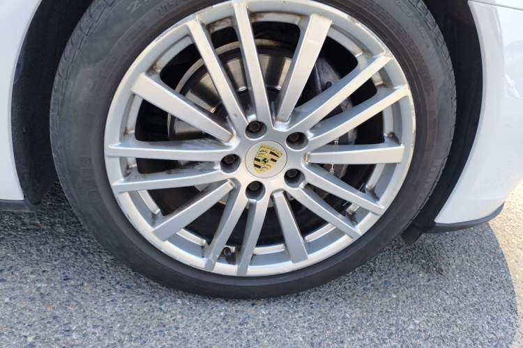 Used Porsche Panamera 2017 Panamera Executive Long Wheelbase 3.0T Right Front Wheel Hub