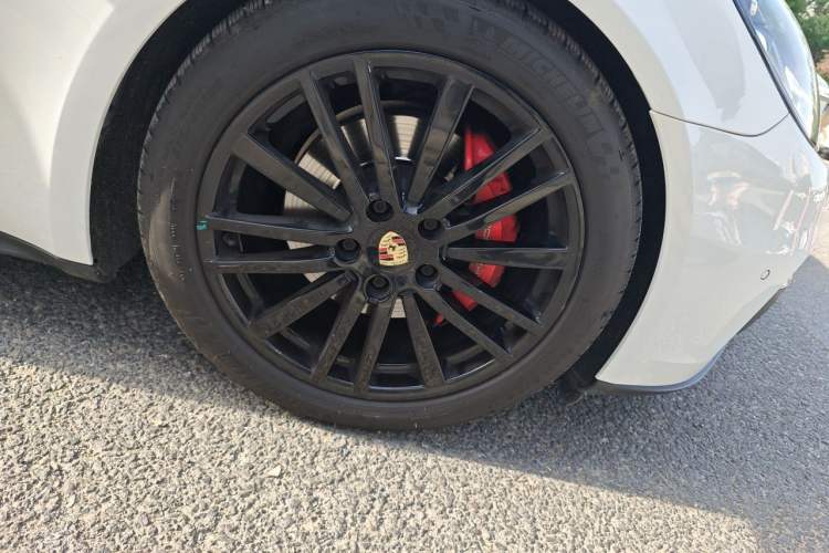 Used Porsche Panamera 2017 Panamera 3.0T Right Front Wheel Hub