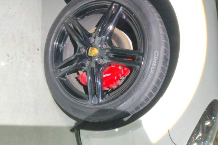 Used Porsche Panamera 2017 Panamera 4 Executive Long Wheelbase 3.0T Right Front Wheel Hub