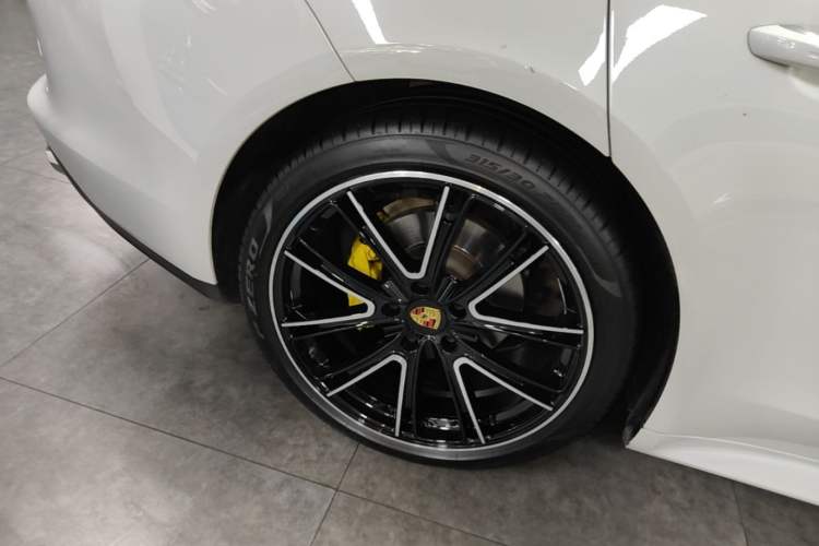Used Porsche Panamera 2017 Panamera 3.0T Right Rear Wheel Hub