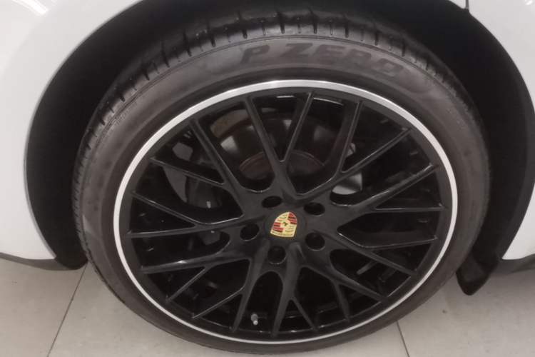 Used Porsche Panamera 2017 Panamera 3.0T Right Rear Wheel Hub