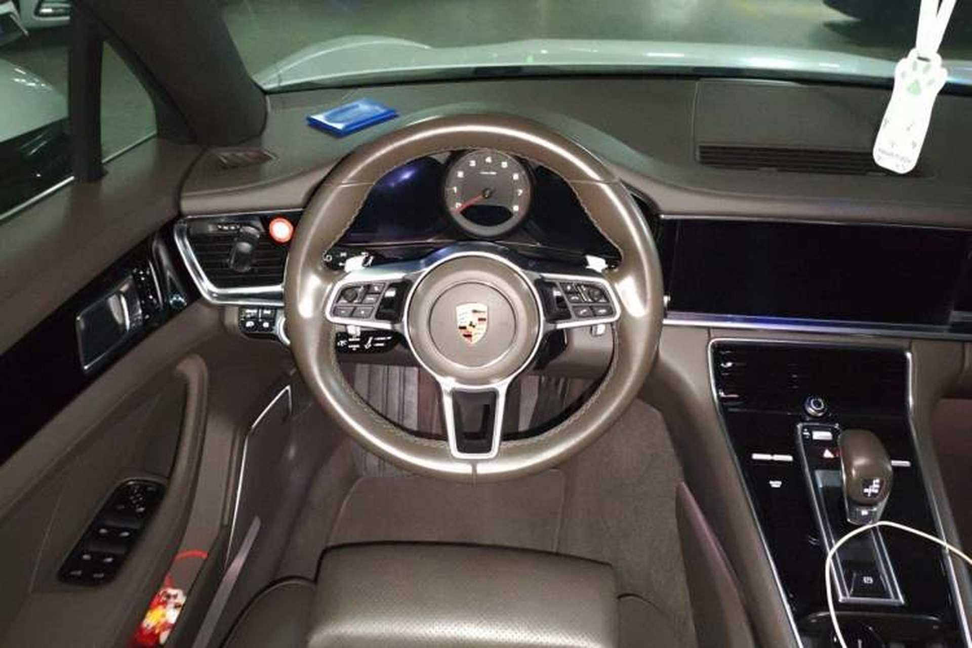 Used Porsche Panamera 2017 Panamera 4 Executive Long Wheelbase 3.0T Steering Wheel