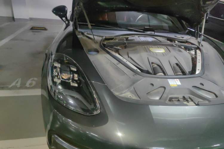 Used Porsche Panamera 2018 Panamera 4 E-Hybrid 2.9T Engine Bay Right