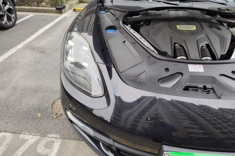 Used Porsche Panamera 2018 Panamera 4 E-Hybrid 2.9T Engine Bay Right