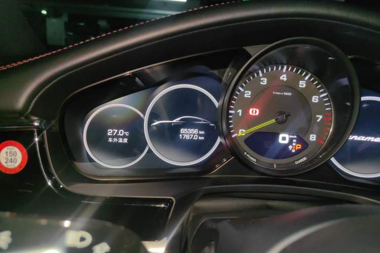Used Porsche Panamera 2018 Panamera 4 E-Hybrid 2.9T Odometer Close Up