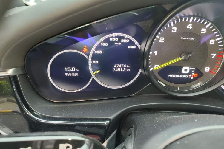 Used Porsche Panamera 2018 Panamera 4 E-Hybrid 2.9T Odometer Close Up