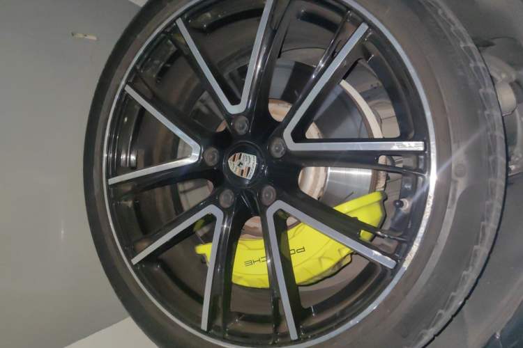 Used Porsche Panamera 2018 Panamera 4 E-Hybrid 2.9T Right Front Wheel Hub