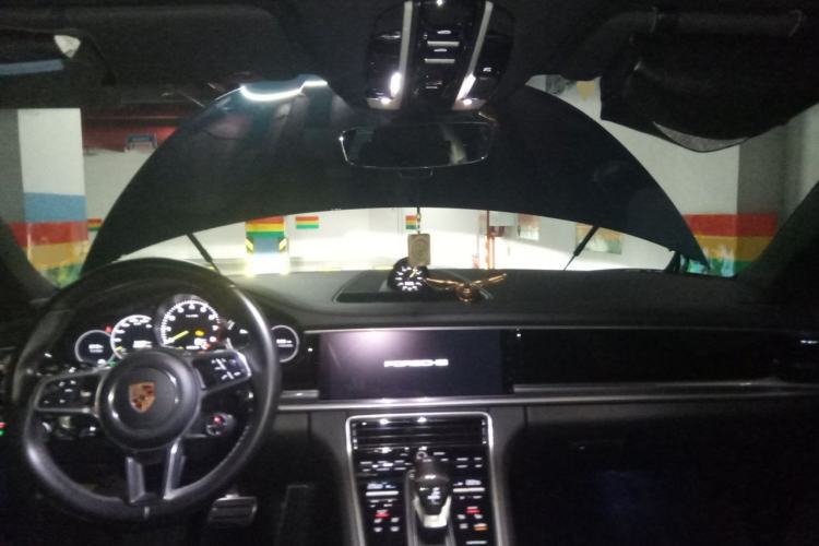 Used Porsche Panamera 2018 Panamera 4 E-Hybrid 2.9T Center Console
