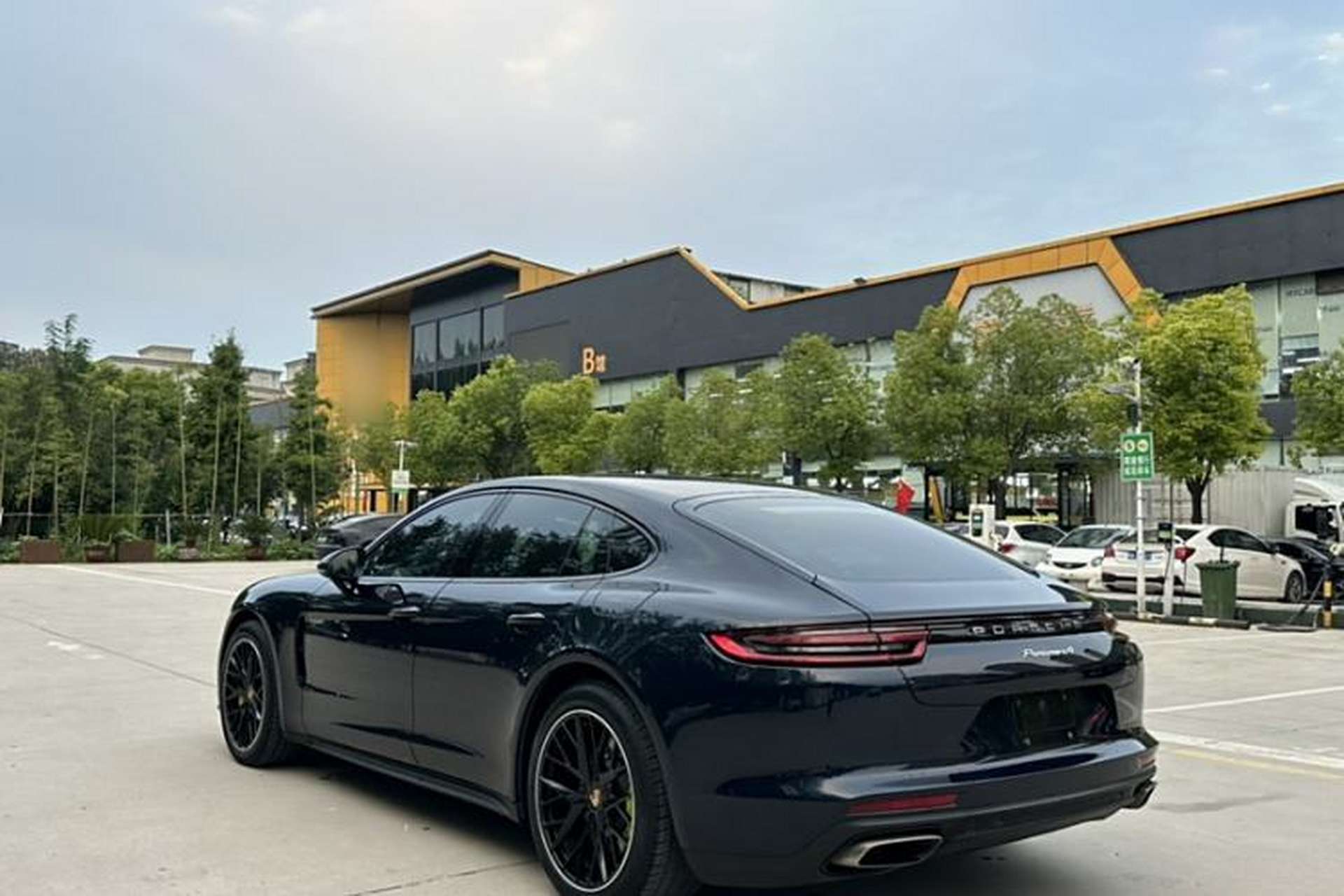 Used Porsche Panamera 2018 Panamera 4 E-Hybrid 2.9T Exterior 9