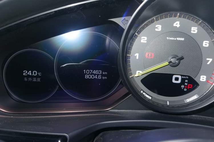 Used Porsche Panamera 2018 Panamera 4 E-Hybrid 2.9T Odometer Close Up