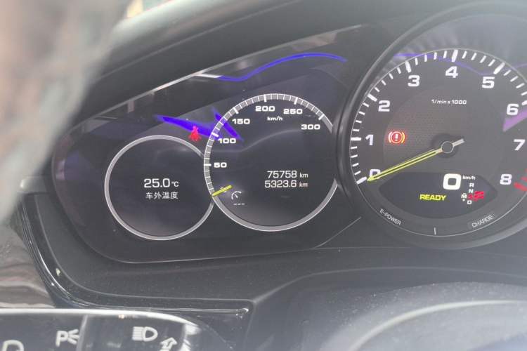 Used Porsche Panamera 2018 Panamera 4 E-Hybrid 2.9T Odometer Close Up