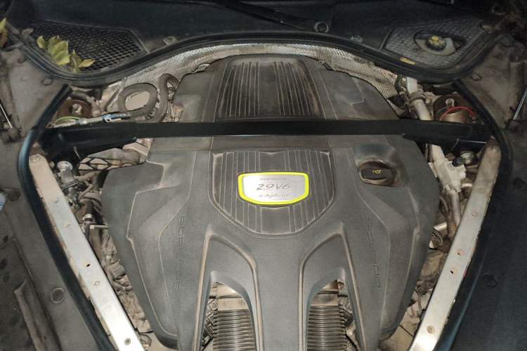 Used Porsche Panamera 2018 Panamera 4 E-Hybrid 2.9T Engine Bay