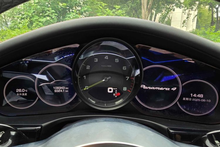 Used Porsche Panamera 2018 Panamera 4 E-Hybrid 2.9T Odometer Close Up