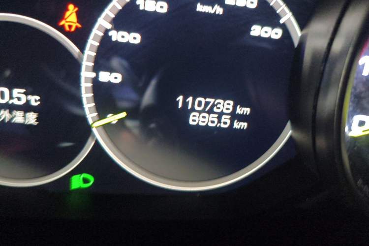 Used Porsche Panamera 2018 Panamera 4 E-Hybrid 2.9T Odometer Close Up