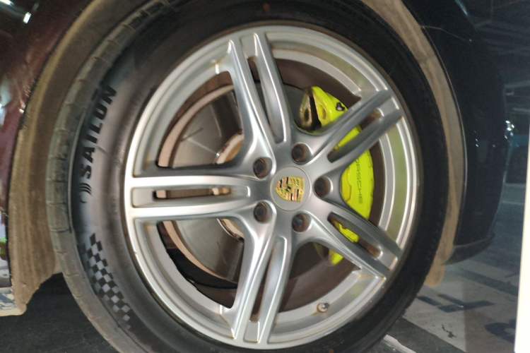 Used Porsche Panamera 2018 Panamera 4 E-Hybrid 2.9T Right Front Wheel Hub