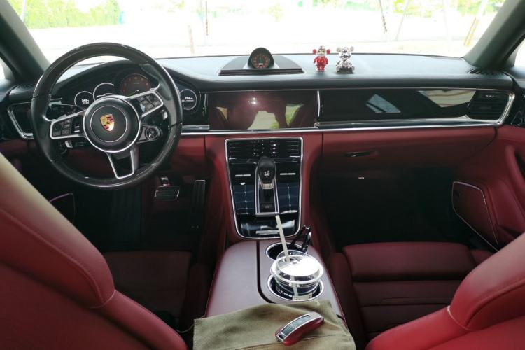 Used Porsche Panamera 2018 Panamera 4 E-Hybrid 2.9T Center Console