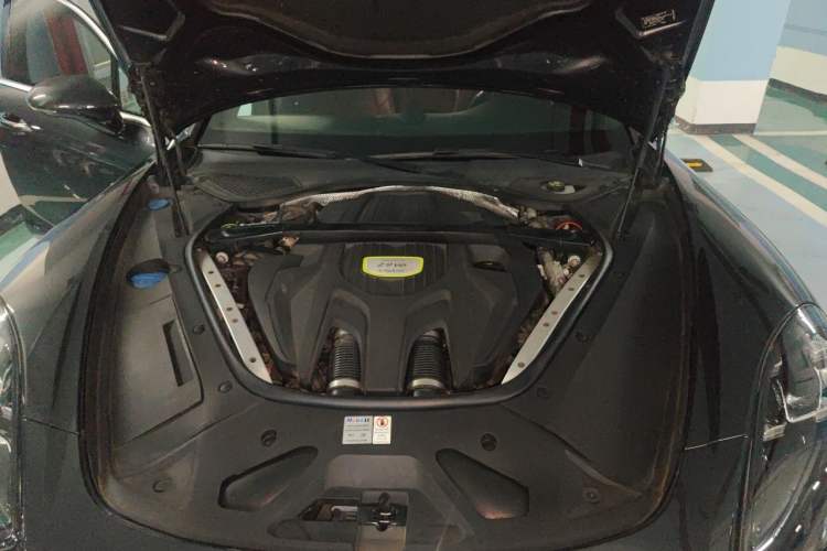 Used Porsche Panamera 2018 Panamera 4 E-Hybrid 2.9T Engine Bay