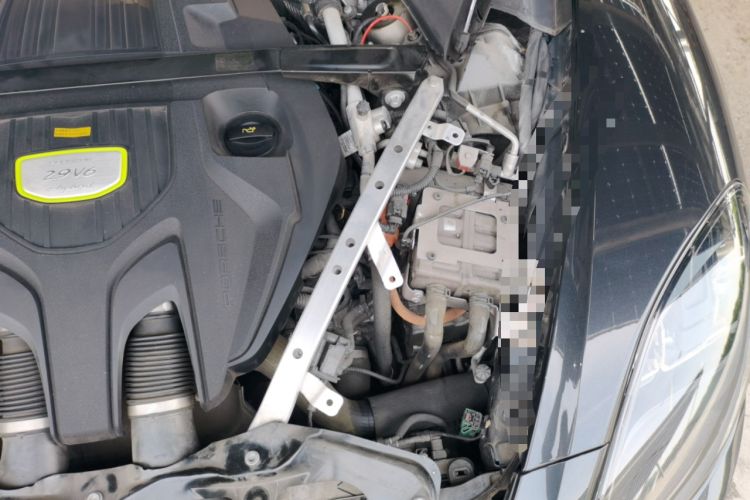 Used Porsche Panamera 2018 Panamera 4 E-Hybrid 2.9T Engine Bay Left