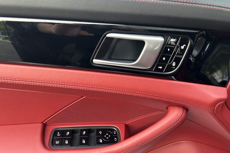 Used Porsche Panamera 2018 Panamera 4 E-Hybrid 2.9T Interior 9