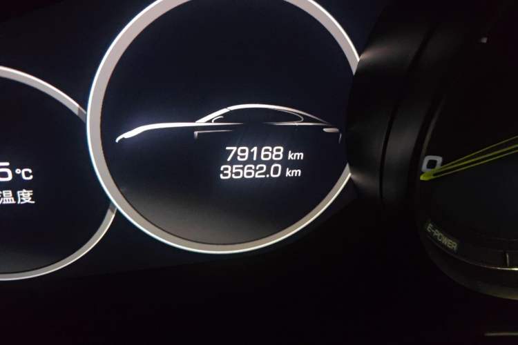 Used Porsche Panamera 2018 Panamera 4 E-Hybrid 2.9T Odometer Close Up