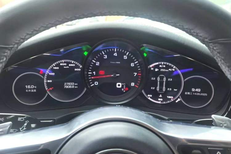 Used Porsche Panamera 2018 Panamera 4 E-Hybrid 2.9T Odometer Close Up