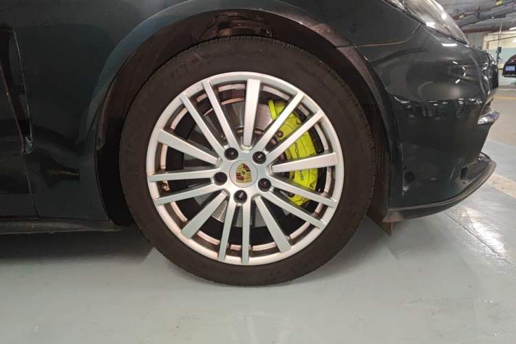 Used Porsche Panamera 2018 Panamera 4 E-Hybrid 2.9T Right Front Wheel Hub