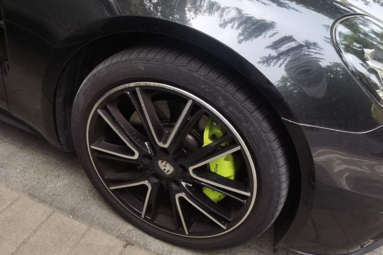 Used Porsche Panamera 2018 Panamera 4 E-Hybrid 2.9T Right Front Wheel Hub