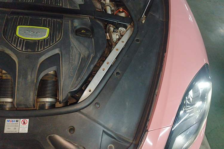 Used Porsche Panamera 2018 Panamera 4 E-Hybrid 2.9T Engine Bay Left