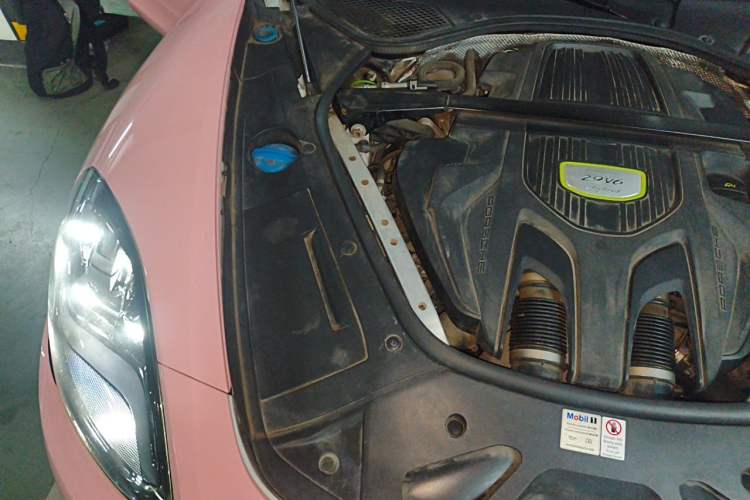 Used Porsche Panamera 2018 Panamera 4 E-Hybrid 2.9T Engine Bay Right