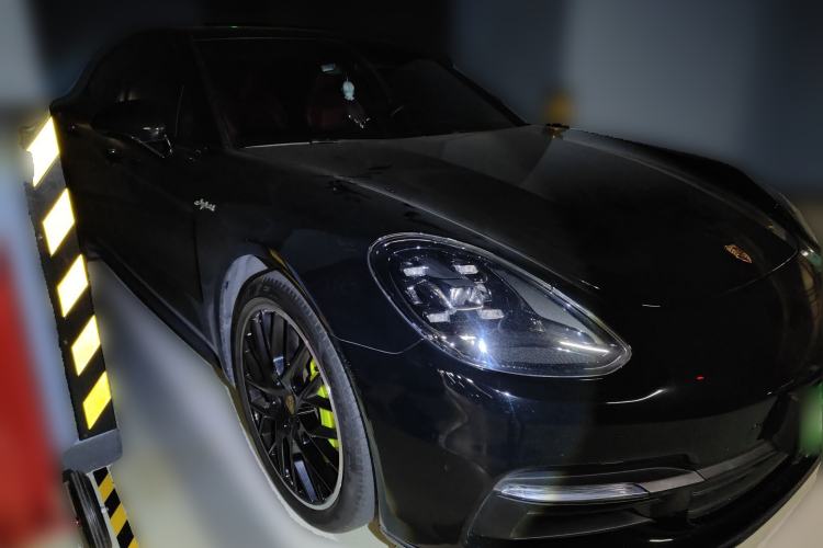 Used Porsche Panamera 2018 Panamera 4 E-Hybrid 2.9T Front Right 45 Deg