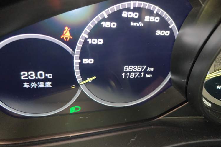 Used Porsche Panamera 2018 Panamera 4 E-Hybrid 2.9T Odometer Close Up