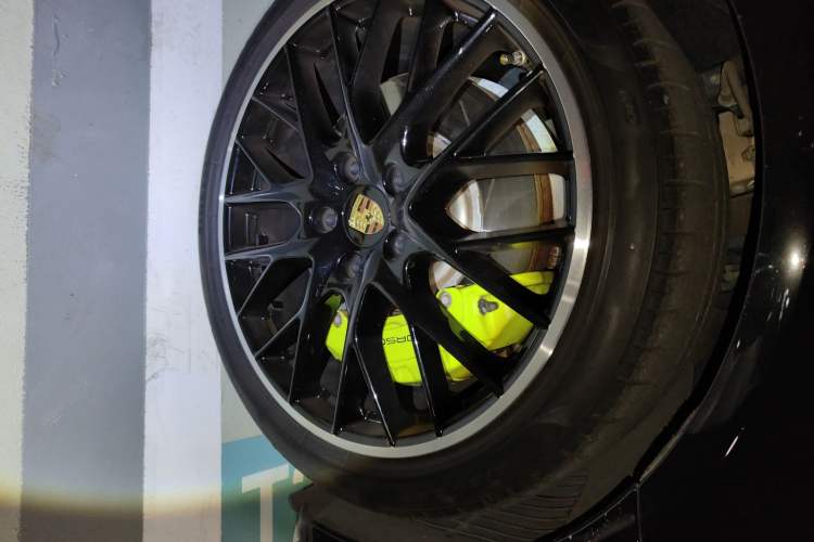 Used Porsche Panamera 2018 Panamera 4 E-Hybrid 2.9T Right Front Wheel Hub