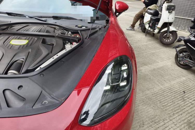 Used Porsche Panamera 2018 Panamera 4 E-Hybrid 2.9T Engine Bay Left