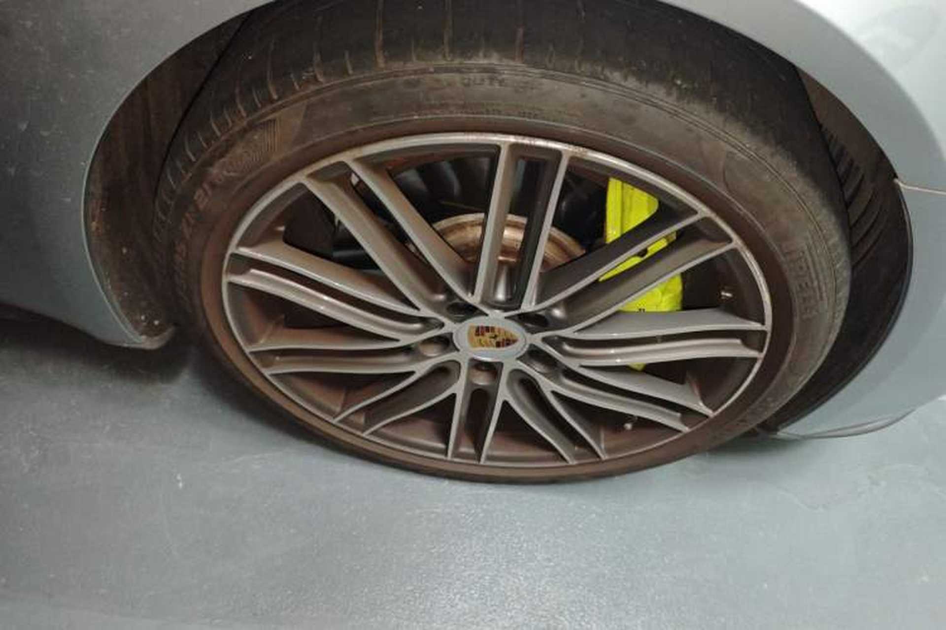 Used Porsche Panamera 2018 Panamera 4 E-Hybrid 2.9T Right Front Wheel Hub